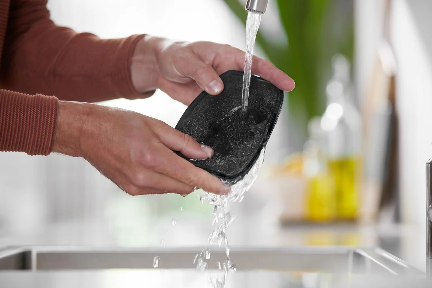 Philips AquaTrio Seria 9000 Filtr Powietrza, Wymienny Filtr z Obudową i Zmywalną Pianką, Do Odkurzacza Bezprzewodowego z Funkcją Mycia (XV1791/01)